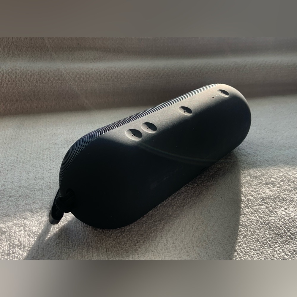 Beats by Dr. Dre Pill  
Portable Bluetooth Speaker~Matte Black *A3211 - Picture 4 of 13